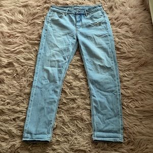 Unused Light wash American Eagle High Waisted Mom Jeans